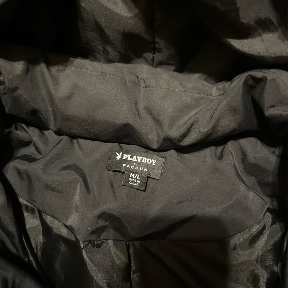 Playboy by Pacsun 2020 Enterprises Black Puffer Jacket - Picture 6 of 8